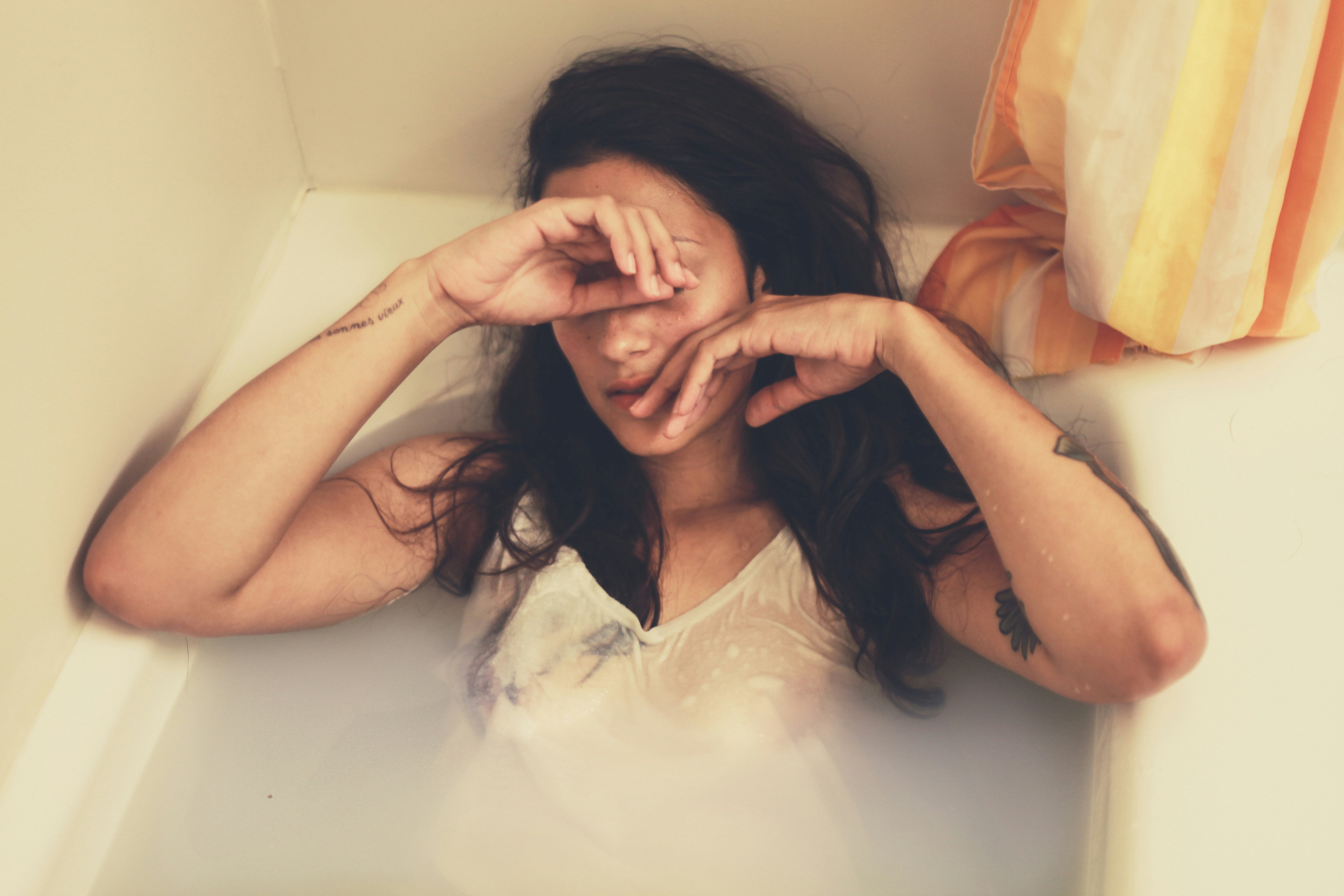 睡眠に悩む女性